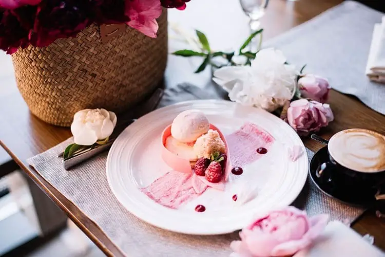 How Do You Serve Ice Cream For A Crowd?